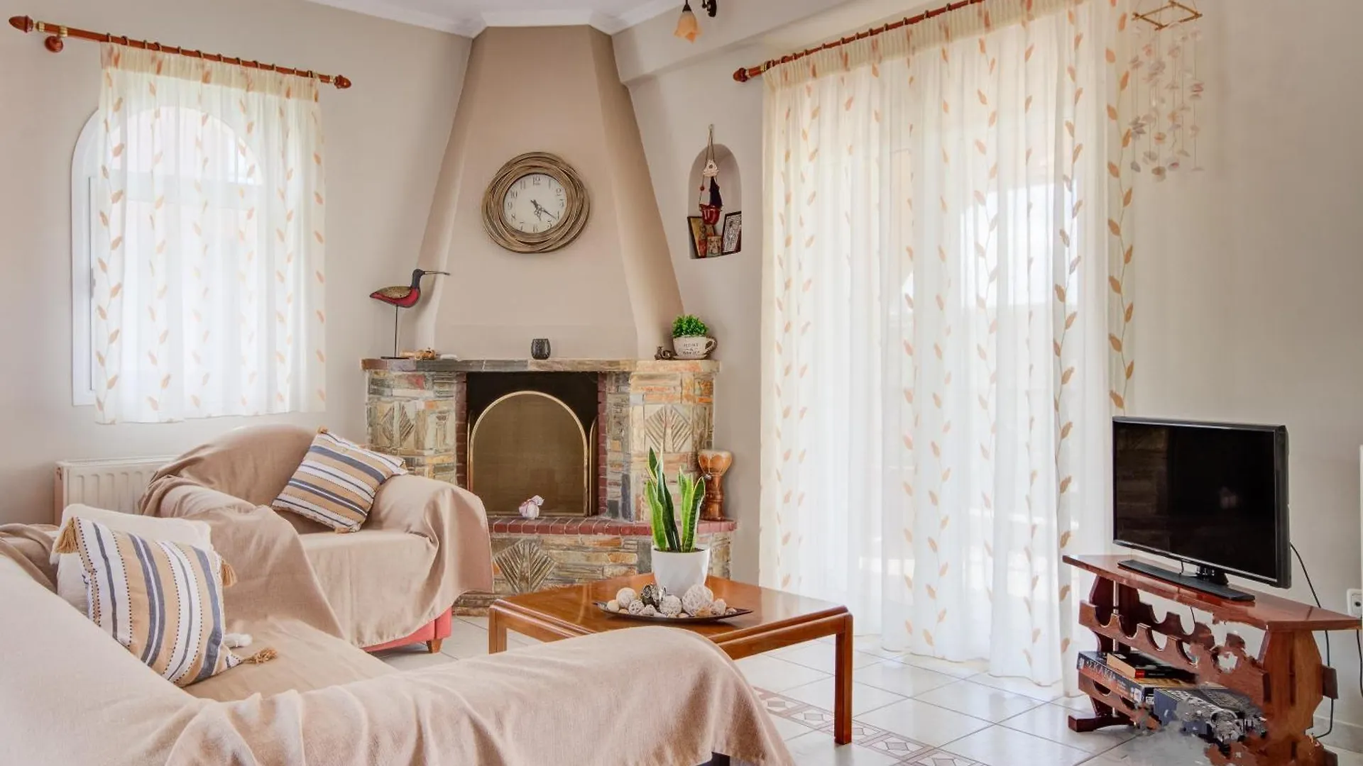 Private 6-Bdrm Villa With Garden 150M To Beach Paradisos