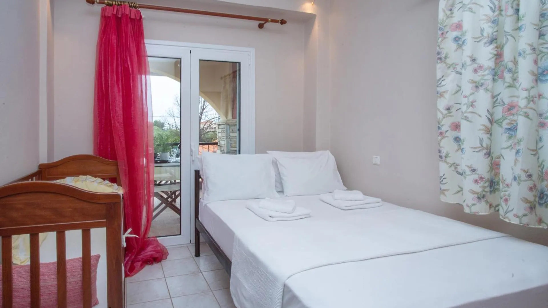 Private 6-Bdrm Villa With Garden 150M To Beach Paradisos 0*,