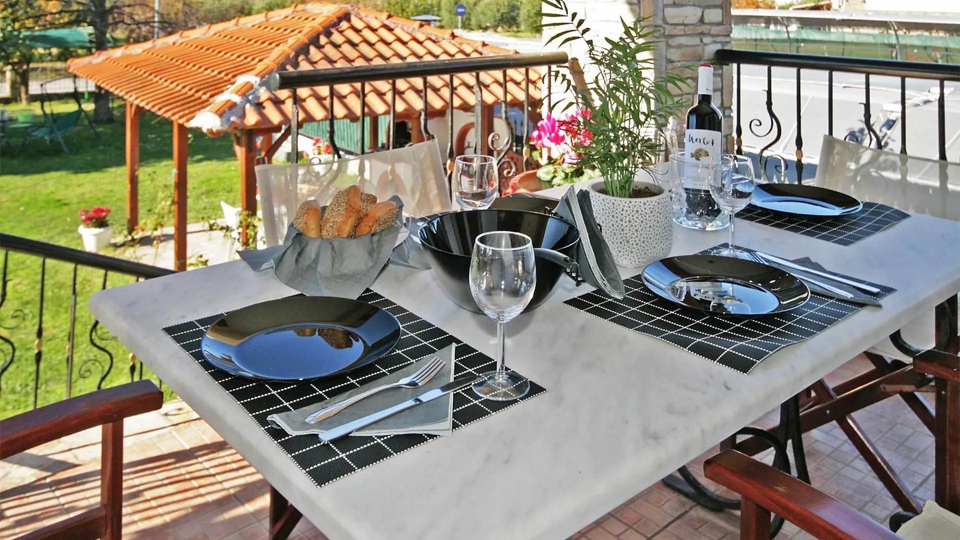 Private 6-Bdrm Villa With Garden 150M To Beach Paradisos Grecia