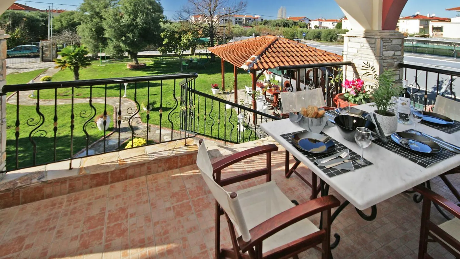 Private 6-Bdrm Villa With Garden 150M To Beach Paradisos
