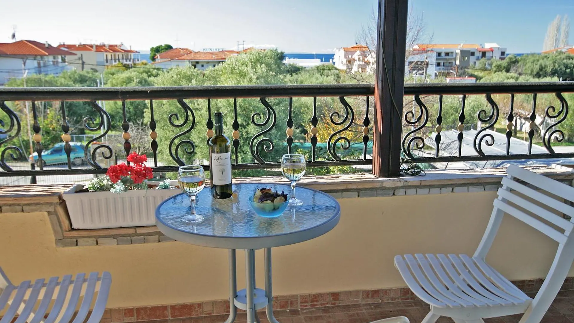 Private 6-Bdrm Villa With Garden 150M To Beach Paradisos