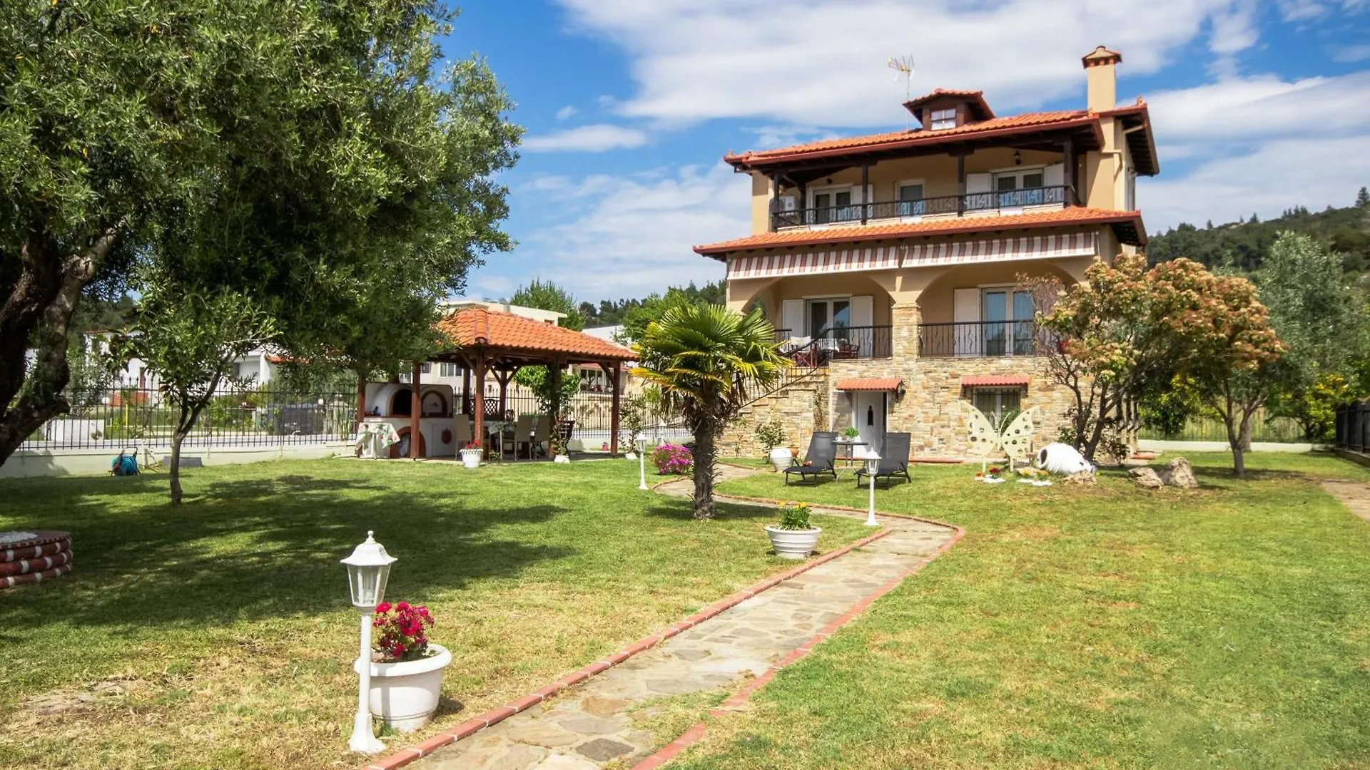 Private 6-Bdrm Villa With Garden 150M To Beach Paradisos